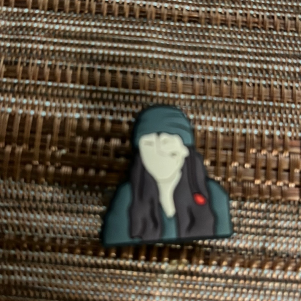 Emori croc charm